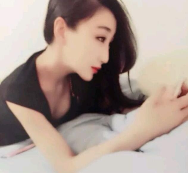 蛮开放的小妹，身材火辣，很主动