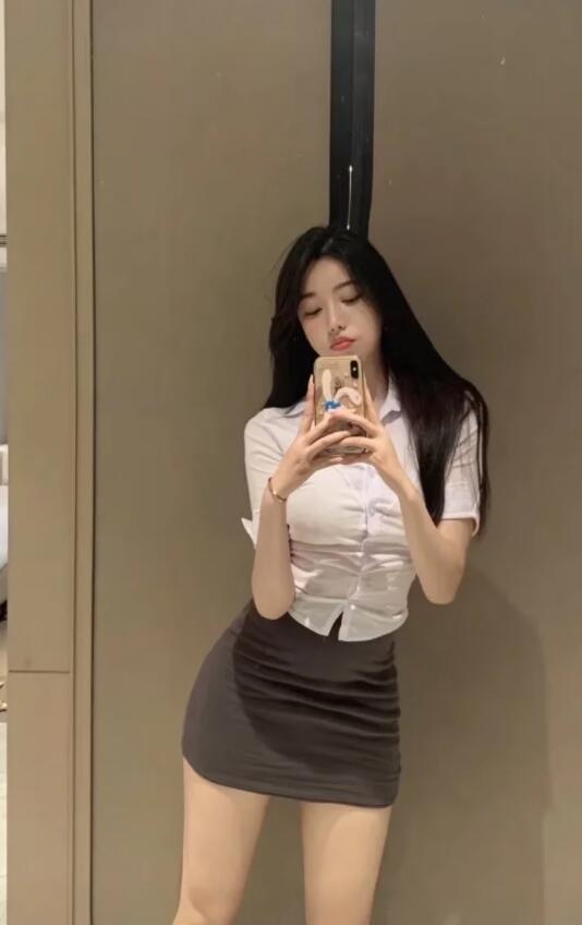 高素颜性感骚气妹子，服务杠杠的