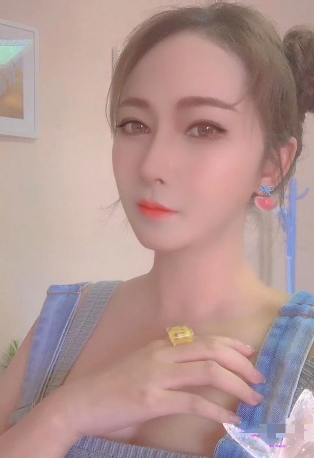 颜值很不错的温柔妹子，身材好，性价比高