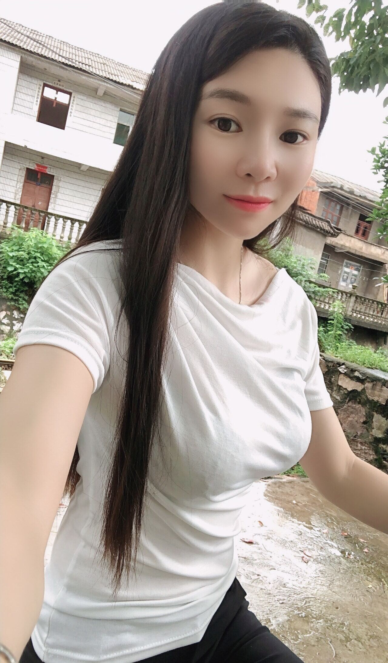 客气好客的温柔妹子，健谈可爱