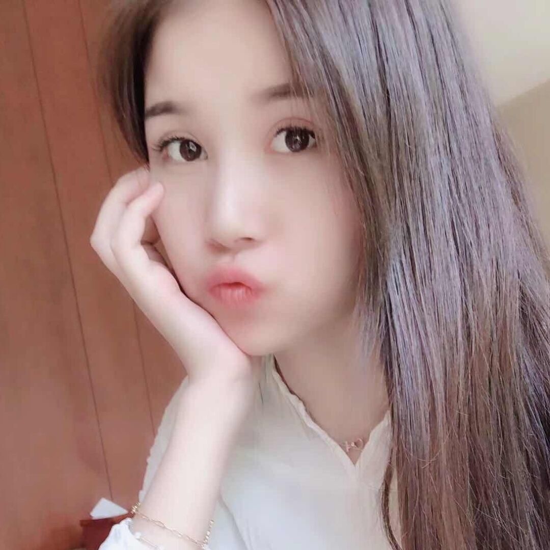 漂亮的长腿重庆妹子，床上很轻浮妩媚