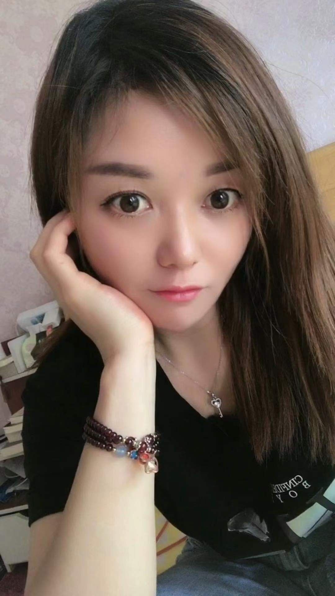 小姐姐颜值不错，身材好，无赘肉，服务态度也好