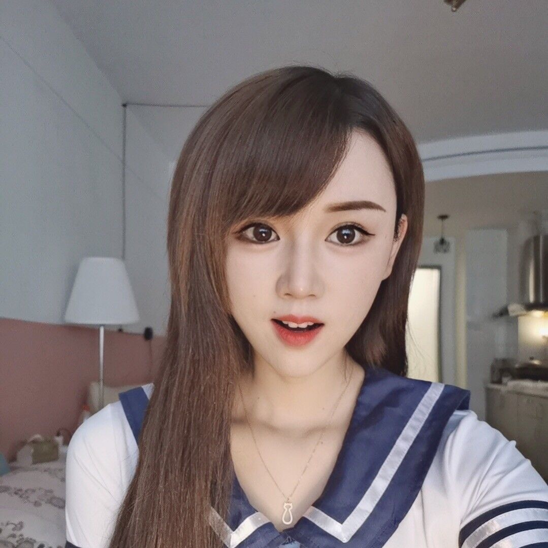颜值非常不错的妹子，下面很敏感，听话的很