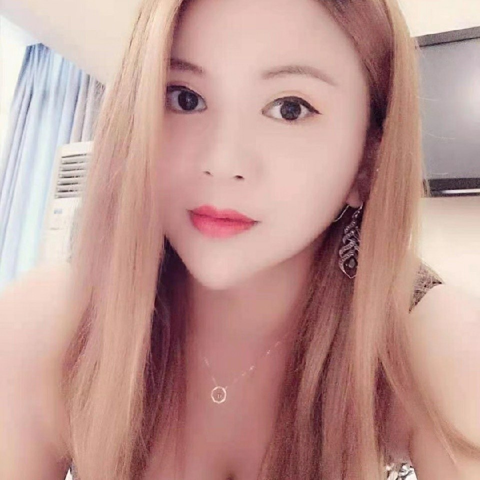 体验感极好的高颜值大胸少妇，服务十分到位