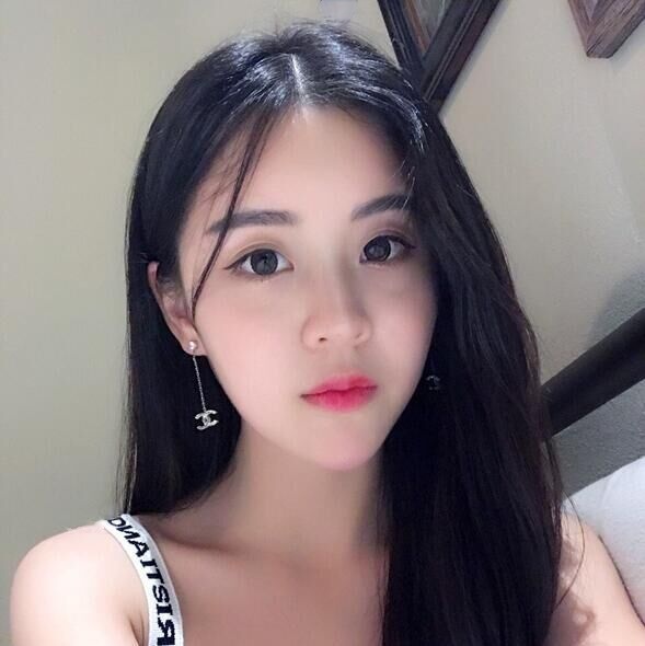 叫声淫荡的极品学生妹，水多逼紧，很粉嫩
