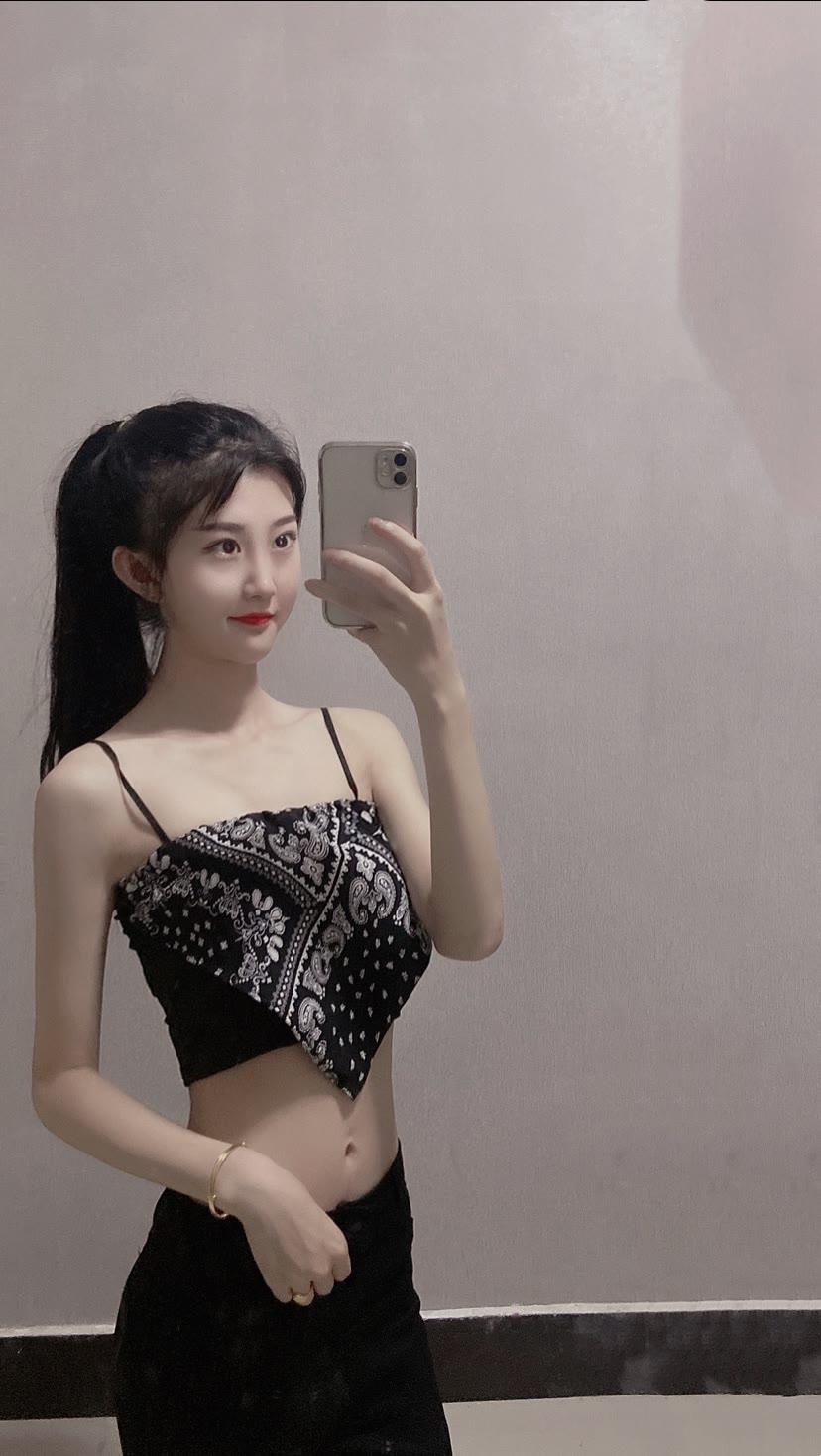 高颜值长腿嫩妹，真是完美情人啊