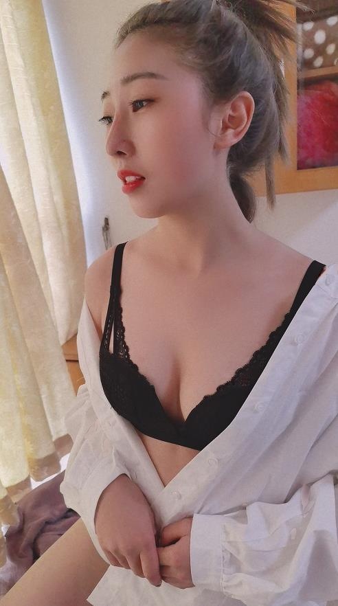 清纯嫩妹，服务好，值得调教