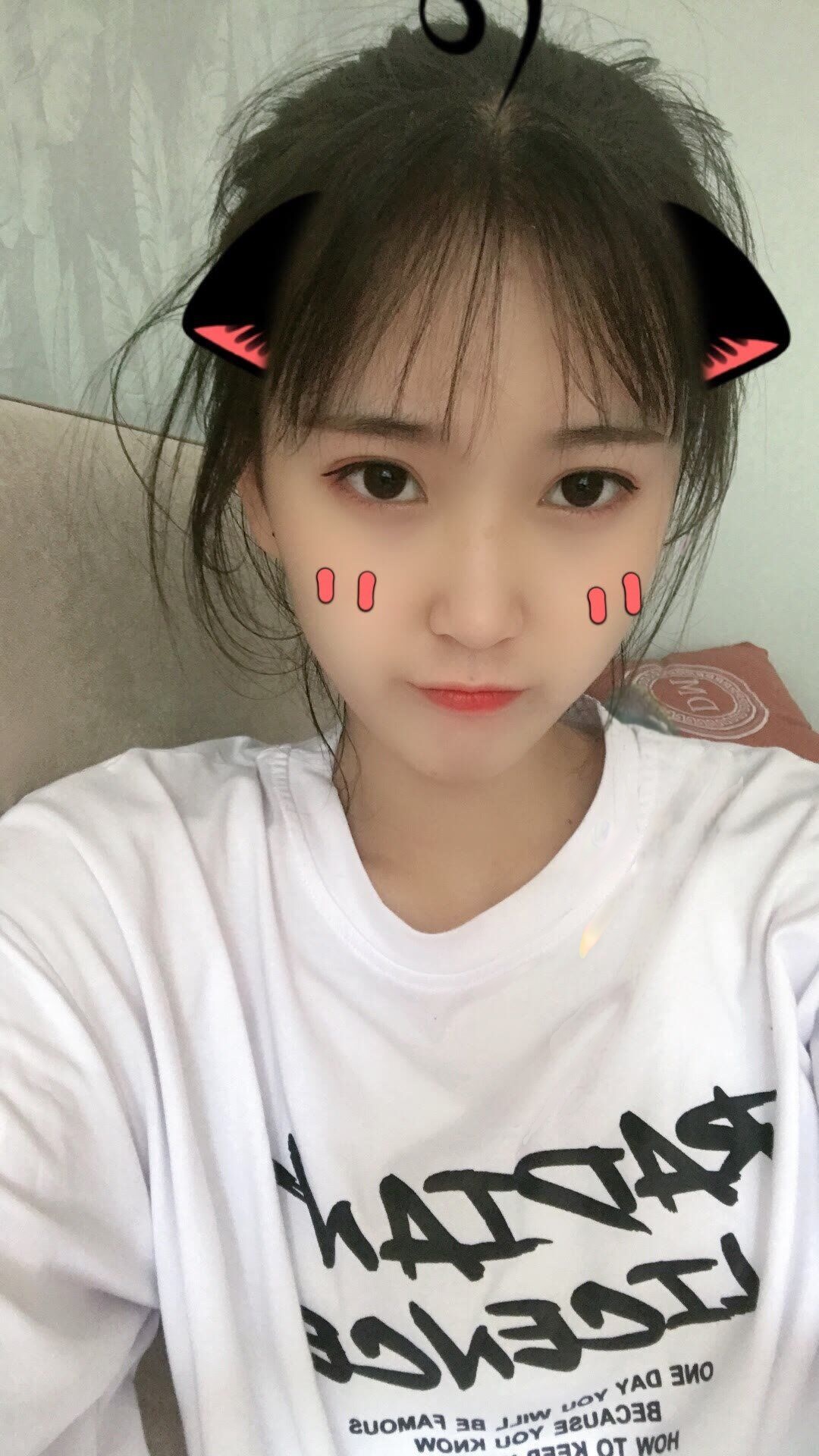 妙龄小姐姐，皮肤很好，胸圆有弹性，手感不错