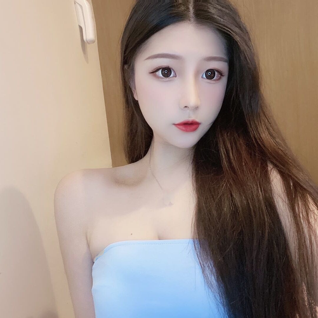 漂亮又骚气，舌吻一波脸红心跳，非常爽