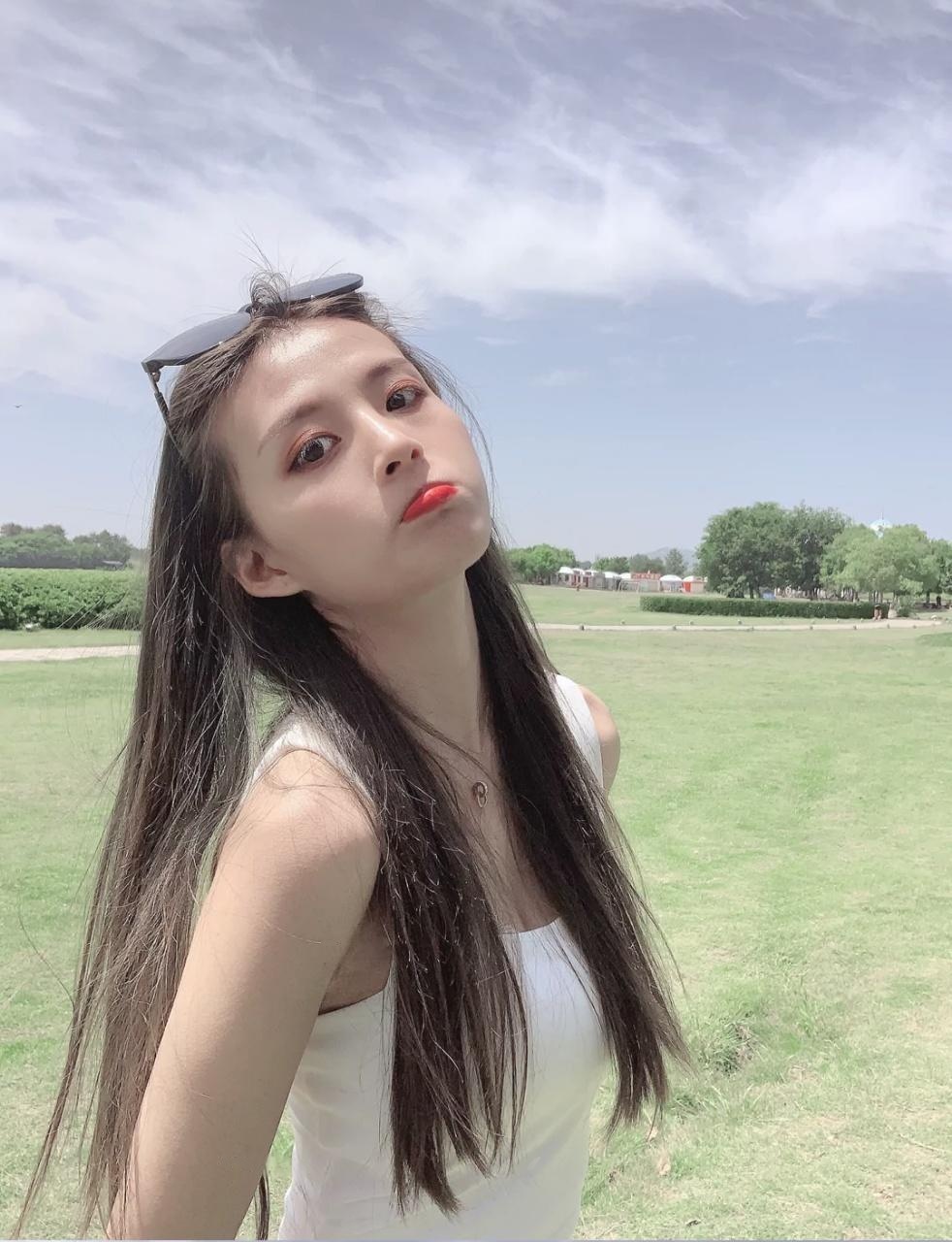 长相标志的妹子，身材凹凸有致，重点是活好