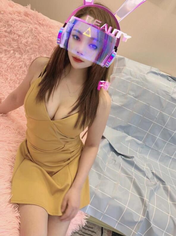 小姐姐口活好，下面紧，女上全自动