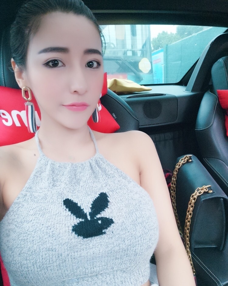 性感大波女，丝袜后入爽翻天