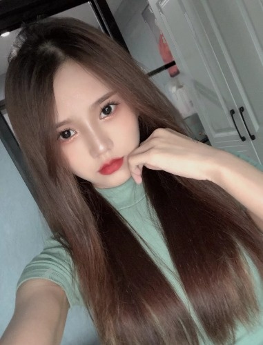 兼职学生妹，年轻又风情！大波有弹性，服务走心