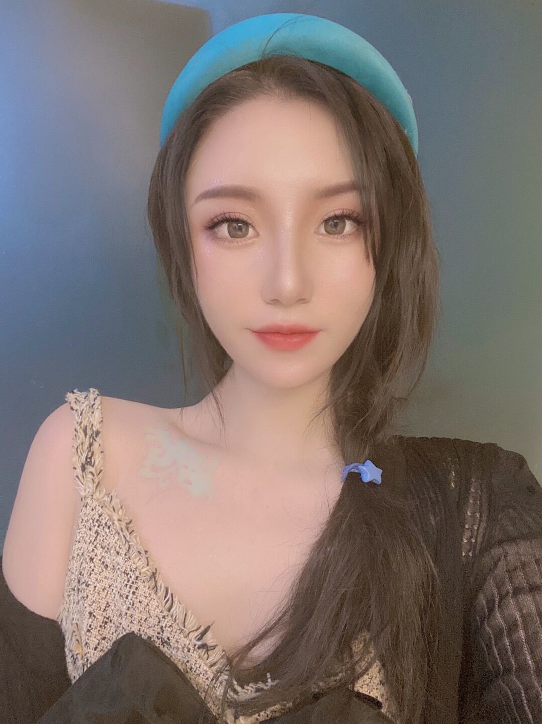 身材火辣的漂亮美眉，服务给力，很妩媚