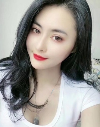 充满激情的极品美女，身材火辣，波涛胸涌