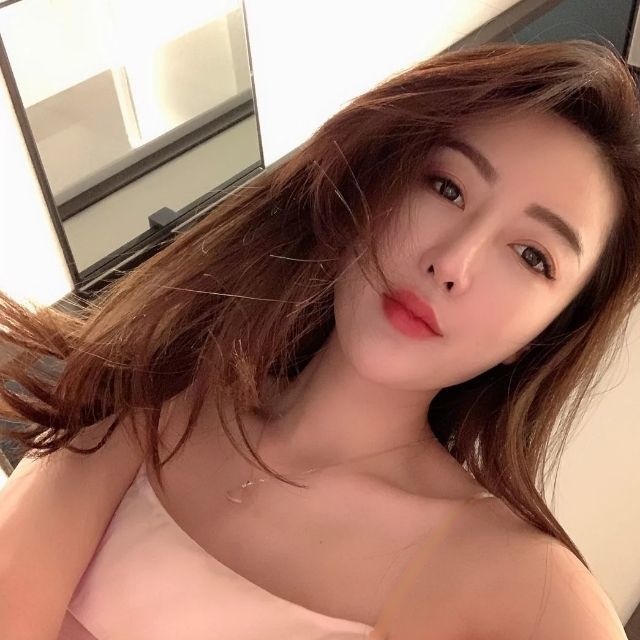 妹子身材火辣，胸推，口活很厉害