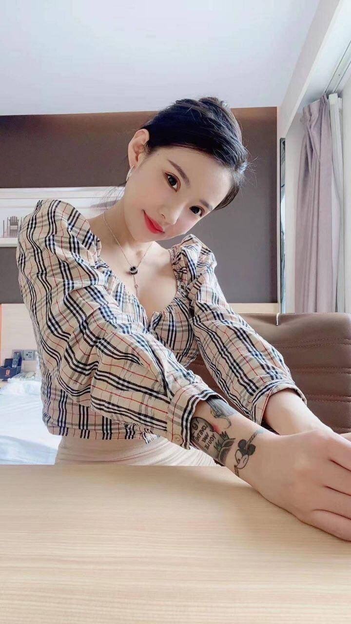 身材很好的高颜值女孩，服务好不机车