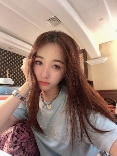 长的不错的小姐姐，真的是太嫩了