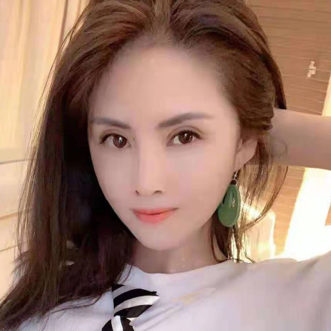 情挑大长腿，肤白貌美的可人，让人欲罢不能