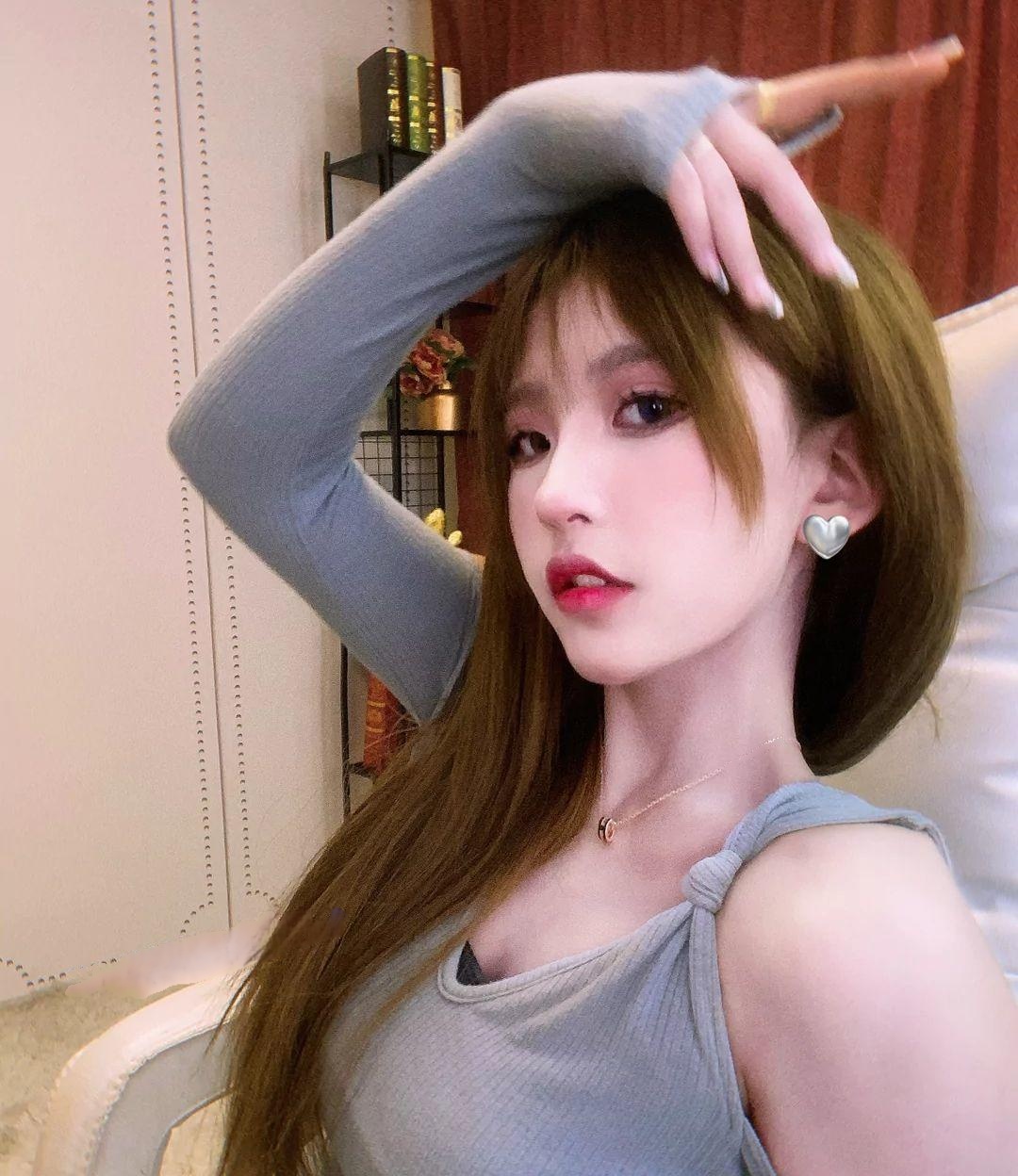 妹子身材好，下面特别紧，服务周到