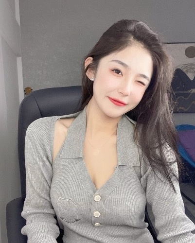 颜值高，给人女友般的感觉，服务超级棒