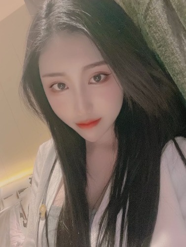 外表熟女，内心小浪蹄的纯情妹子