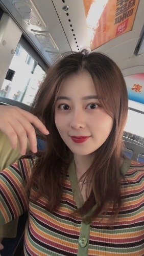 兼职骚妹妹，胸大，屁股圆，还主动