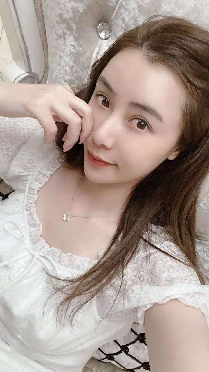 很白嫩的一个兼职，甜美可爱