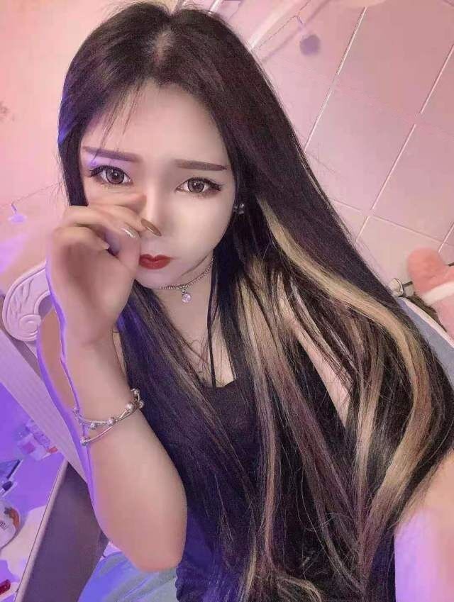 漂亮奔放的小骚妇，激情无限！让人兽欲大发