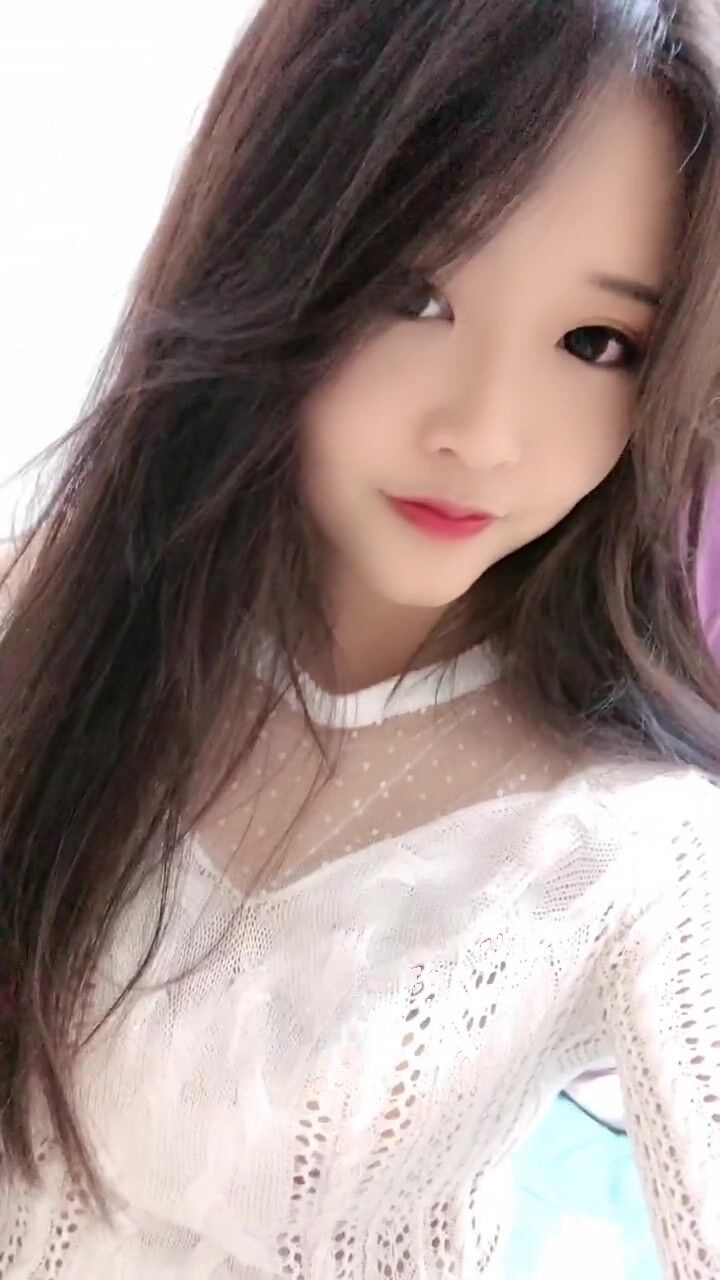 很水灵的一个小妹妹，水嫩水嫩的