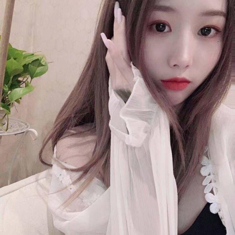 长相标致的小姐姐，敏感水多， 下面紧致