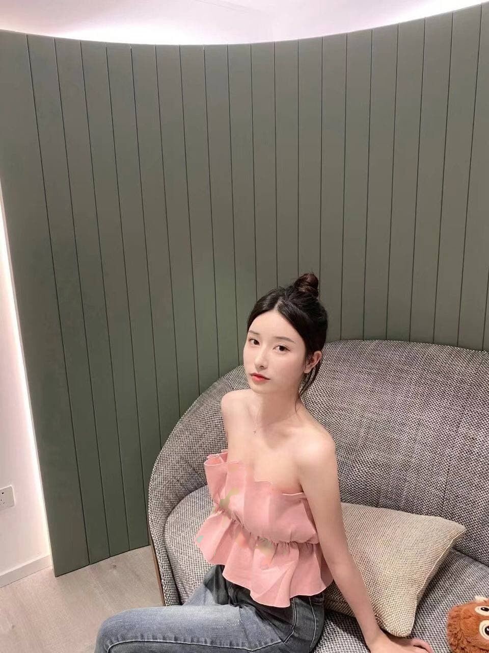 妹子擅长深喉，服务不错，爽到炸