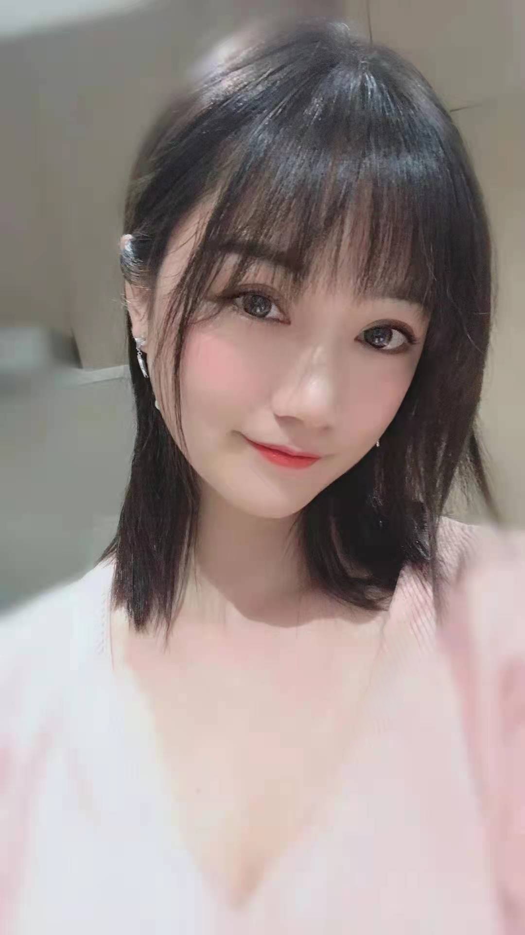 高颜值的萌萌哒大波妹，胸大，屁股贼翘