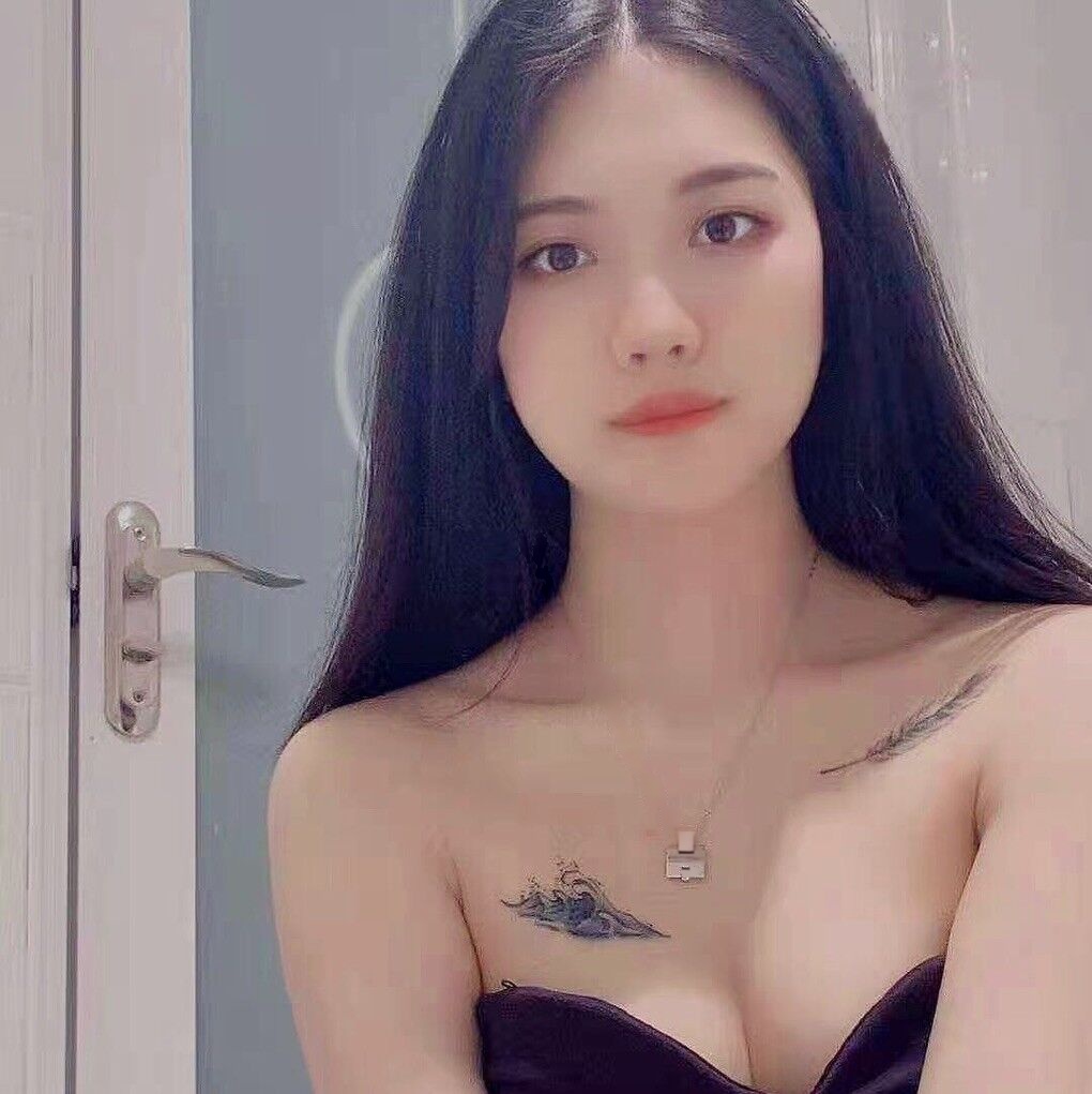 模特颜值和身材的川妹子，十分不错