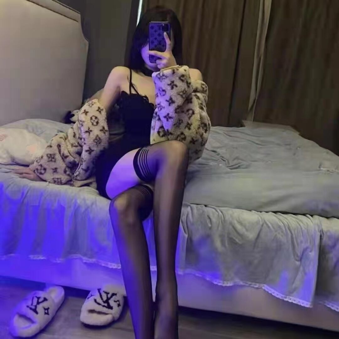 身材超棒的妹子，服务很出色，水多床上骚