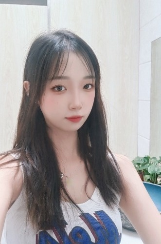 三点粉嫩的极品美女，车灯很亮，太舒爽了
