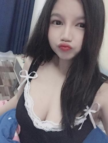 约到的娇小妹子，非常不错，娇嫩可爱