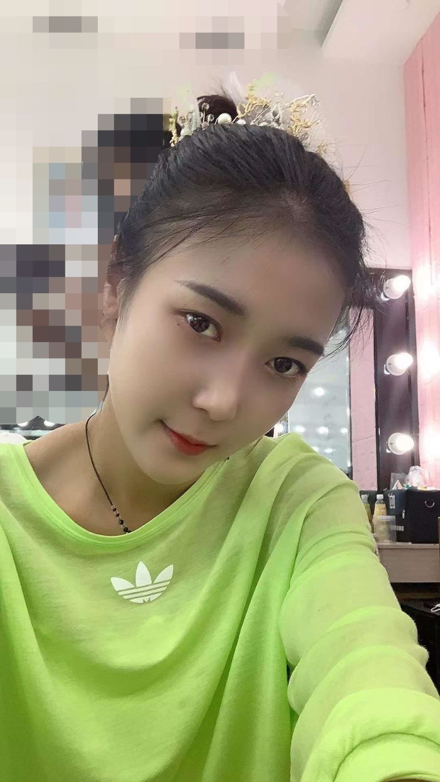 长得不错的兼职小姐姐，下面很嫩，水也多