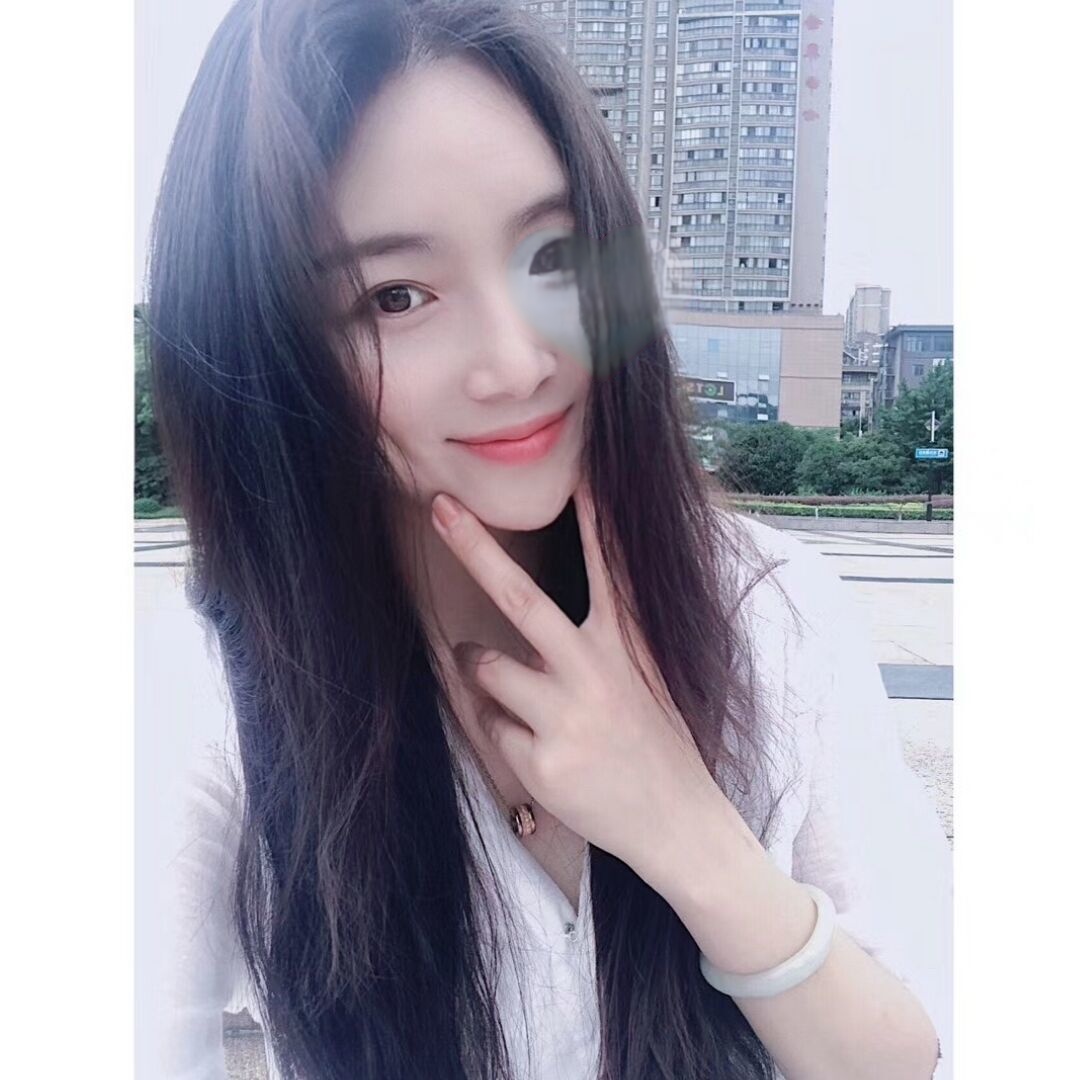 小姐姐制服多，会深喉，态度很好，很配合