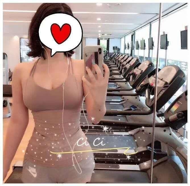 真大D胸，性感火辣的美女，后入推臀浪