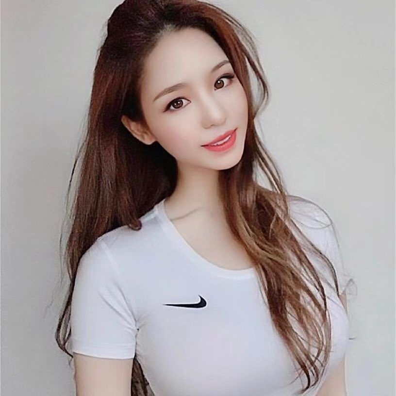 身材超正的靓妹，口活真是一绝