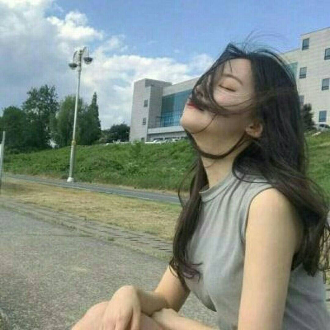 妹子奶子很大很挺，真实可靠