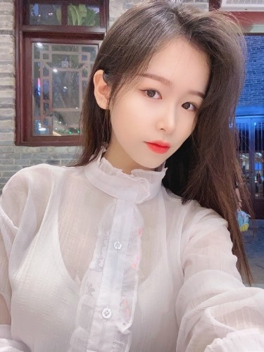 年轻气质美女 性感诱人，粉嫩水多