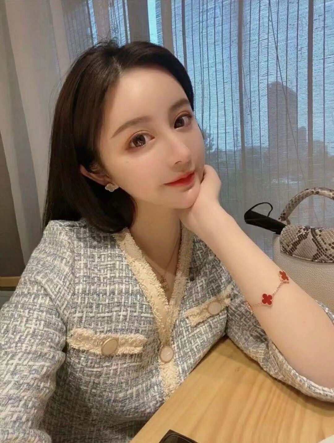 深~hou小女王，次次插到底，刺激的一比