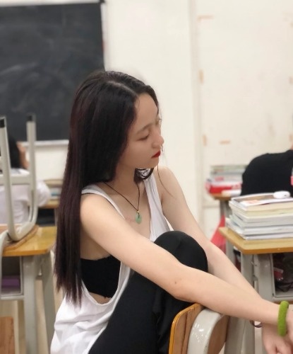 验证宝山在校女学生，态度热情不机车