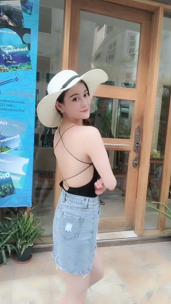 妹子上位啪啪，摇的好陶醉,呻吟的声音好销魂