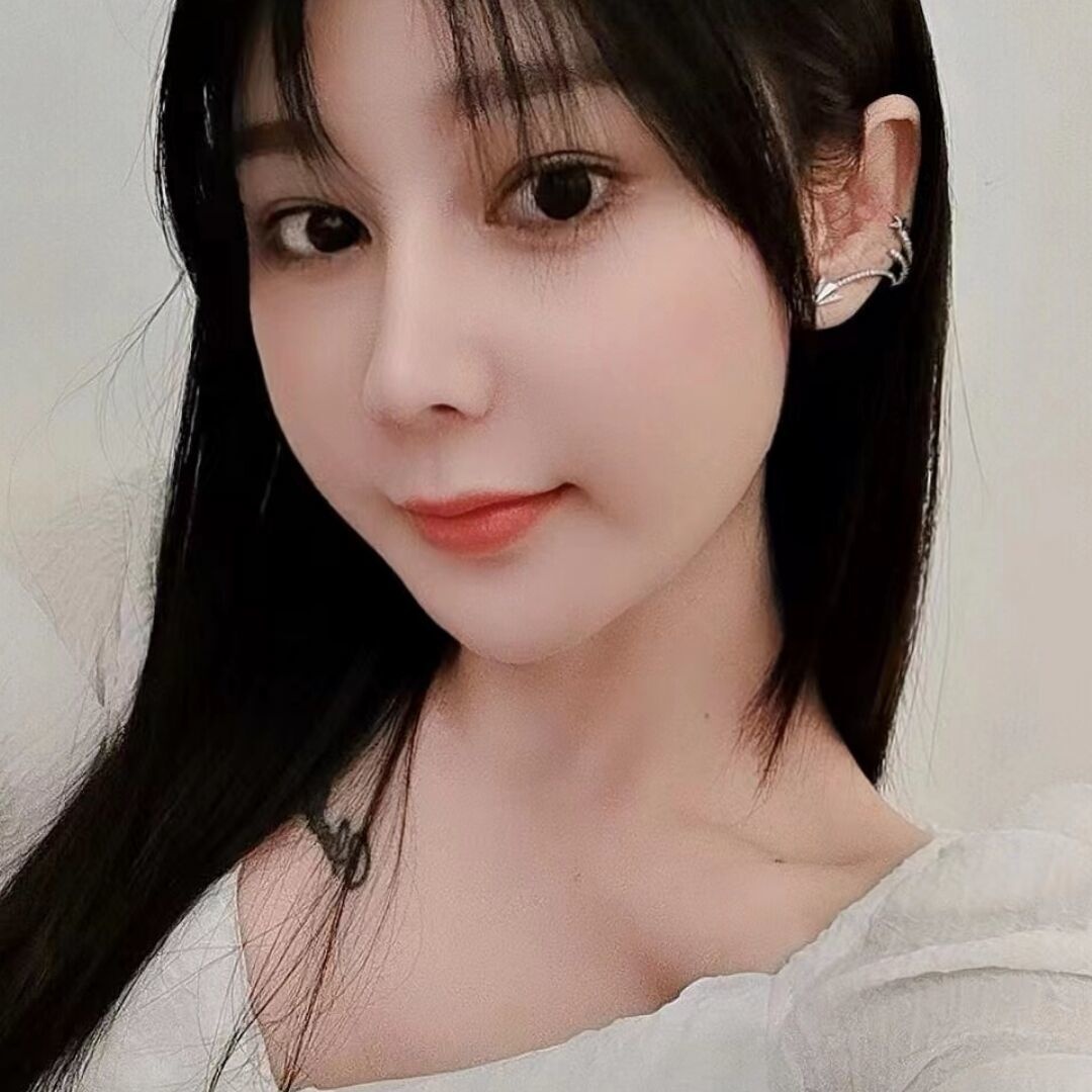 女人味十足的小嫩妹，待人温柔，身材辣