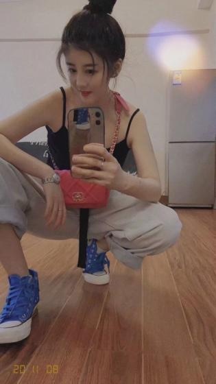 甜美可爱的漂亮妹子，身体敏感易高潮