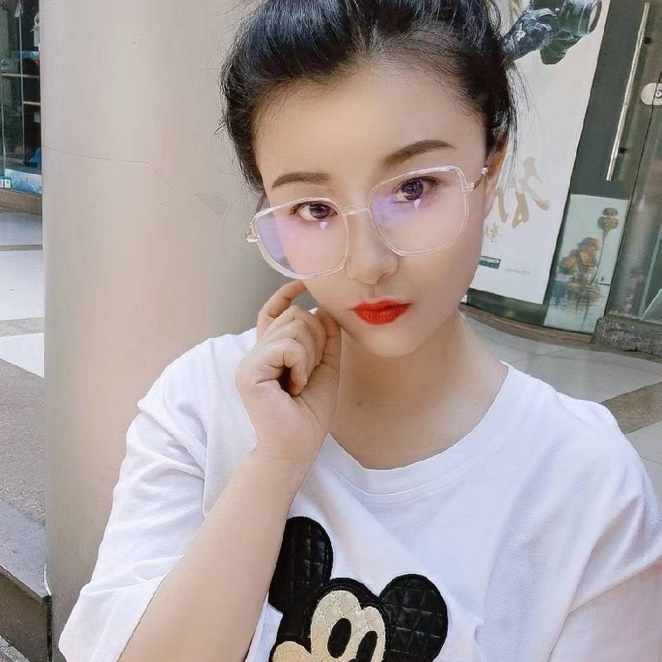 会一字马的小姐姐，帮你解锁各种姿势