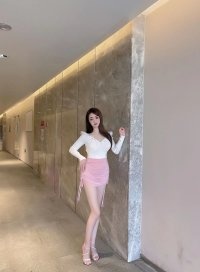 阿娜多姿的极品美女，干起来真刺激
